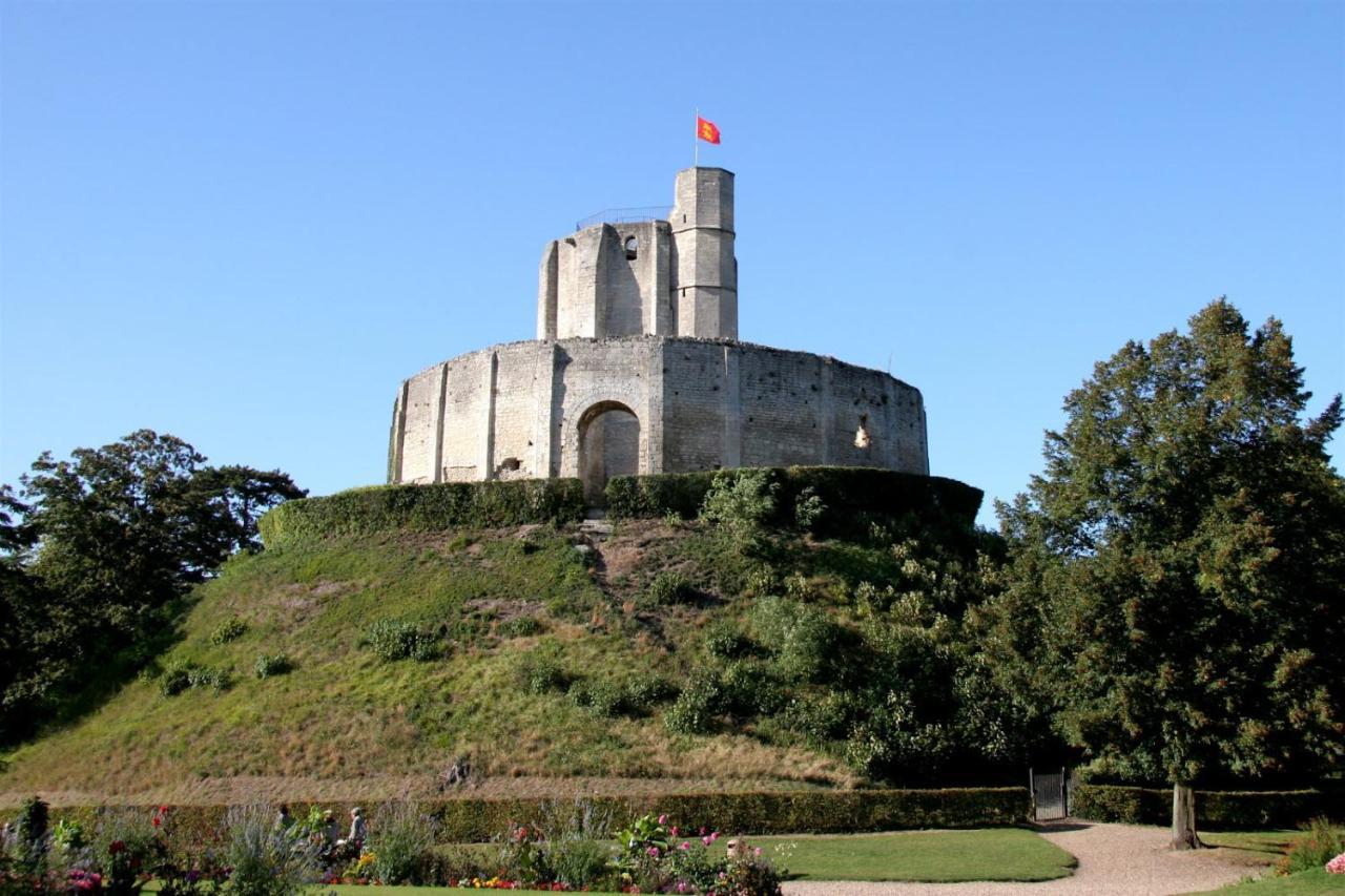 Superbe studio face au château Gisors Extérieur photo